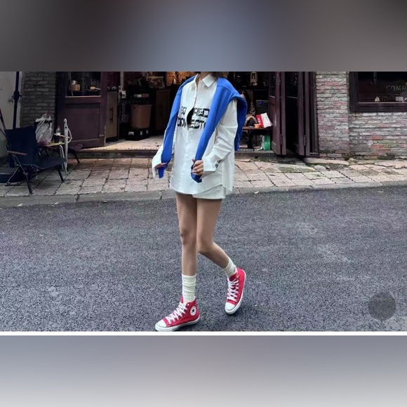 CONVERSE ALL STAR RED CHUCK TAYLOR SNEAKERS CLASSIC HIGH TOP WOMEN'S‎ SZ 6 - Picture 3 of 9